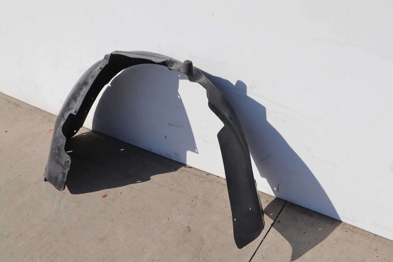 2002-2005 AUDI A4 B6 CONVERTIBLE RIGHT SIDE WHEEL ARCH LINER OEM 8H0821172