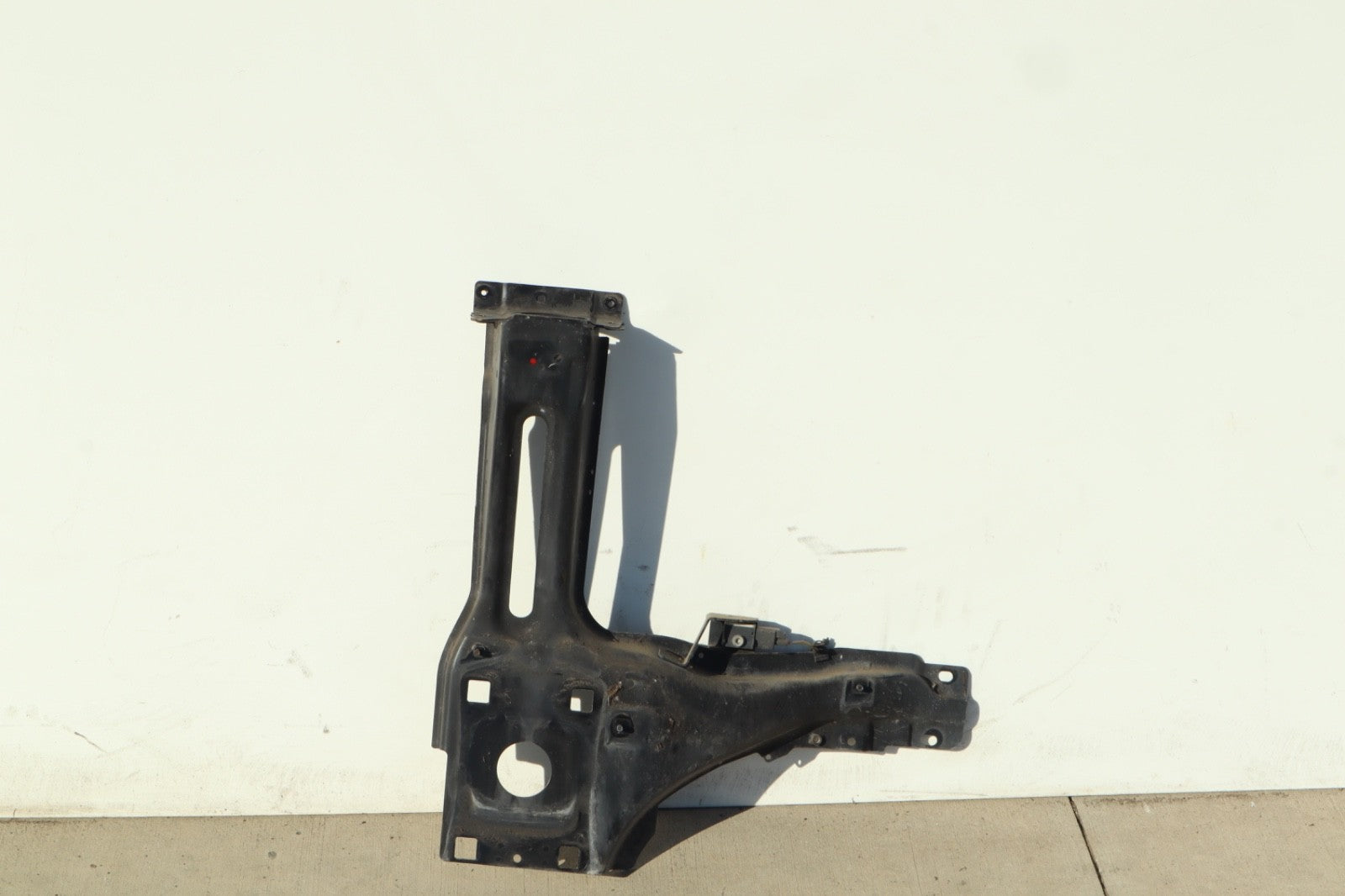 2007-2012 LAND ROVER RANGE ROVER RADIATOR LEFT SIDE SUPPORT CORE BRACKET OEM