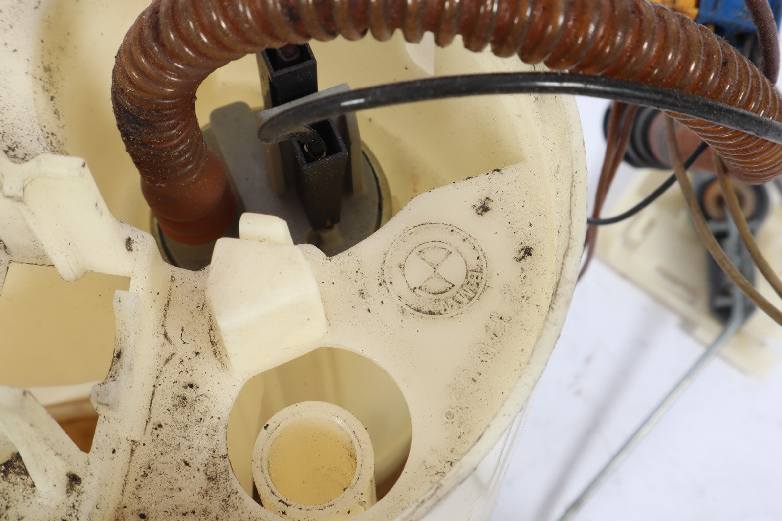 2007-2010 BMW X3 FUEL PUMP ASSEMBLY OEM