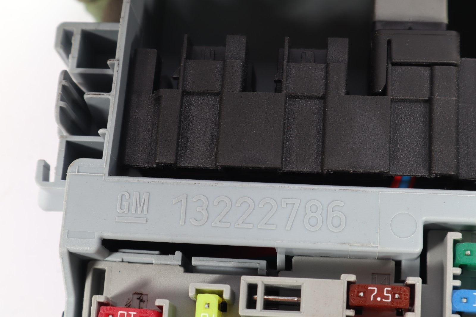 2016 - 2019 BUICK cascada CABIN FUSE BOX 13222786