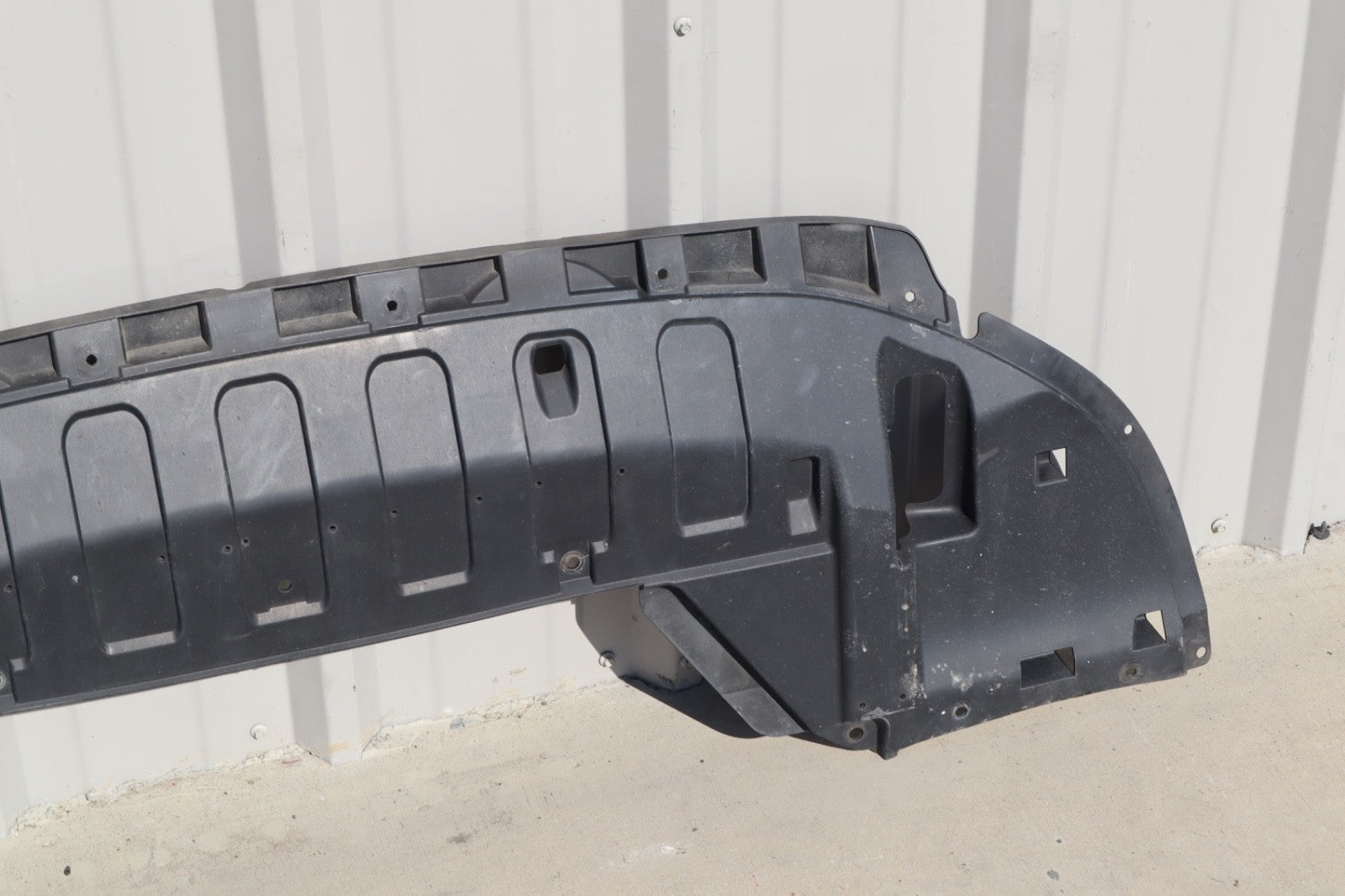 2014 - 2020 MITSUBISHI OUTLANDER FRONT BUMPER UNDER TRAY SPLASH GUARD COVER OEM