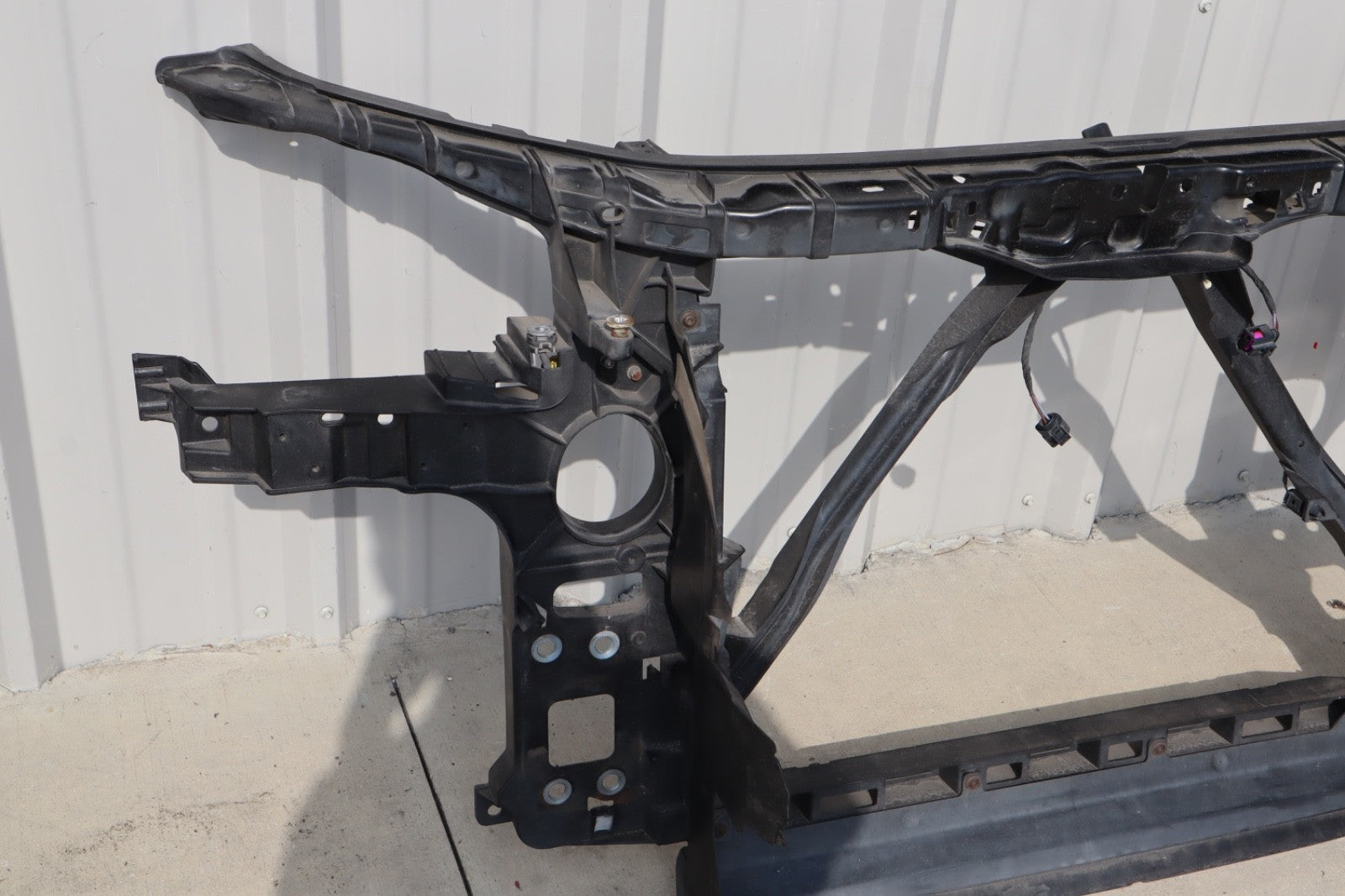 2007–2015 AUDI Q7 FRONT RADIATOR SUPPORT CARRIER FRAME ASSEMBLY OEM 4L0805594A
