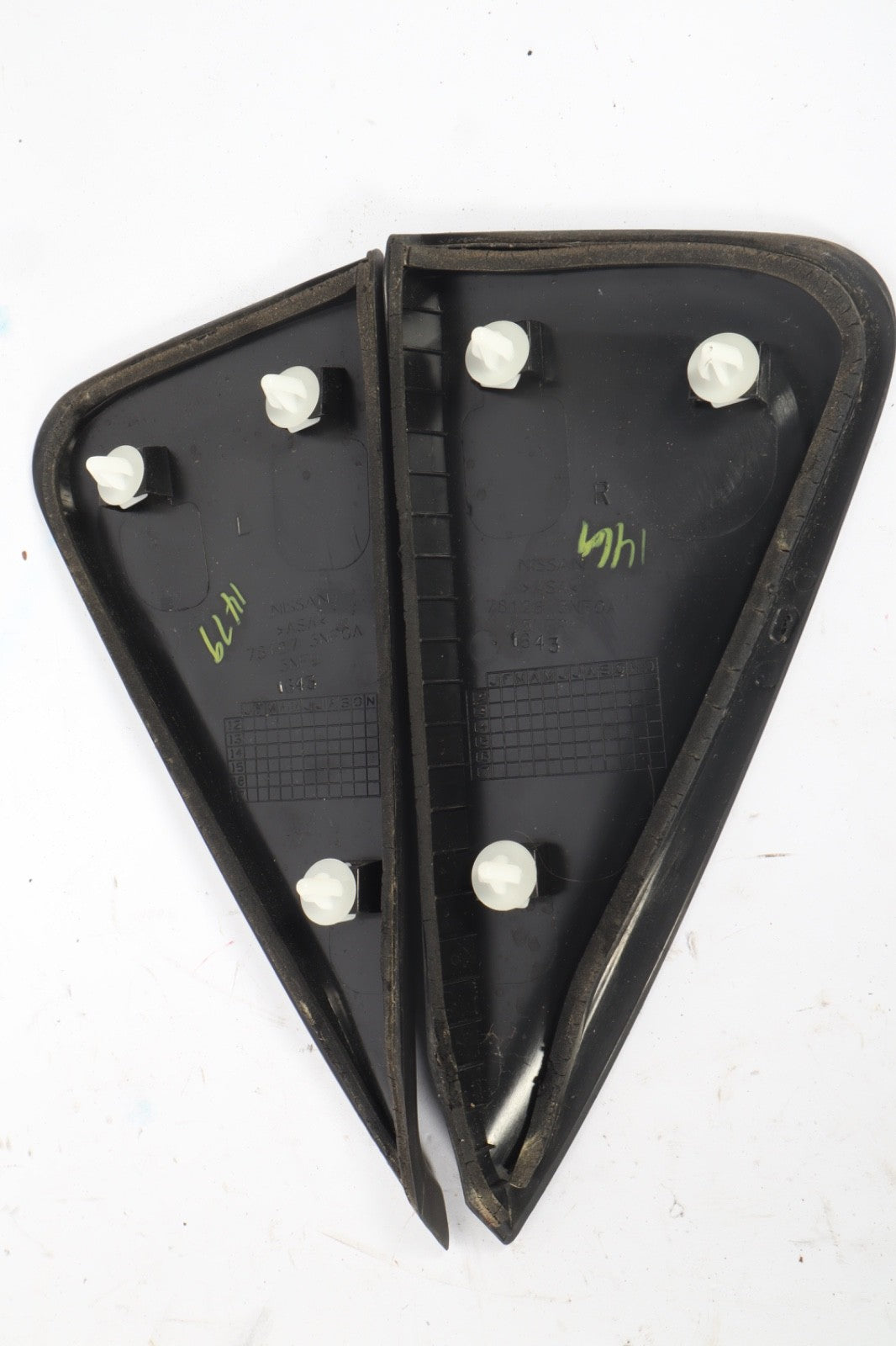 2014 Nissan Leaf Left And Right Corner Molding Trim Cover Panel OEM
