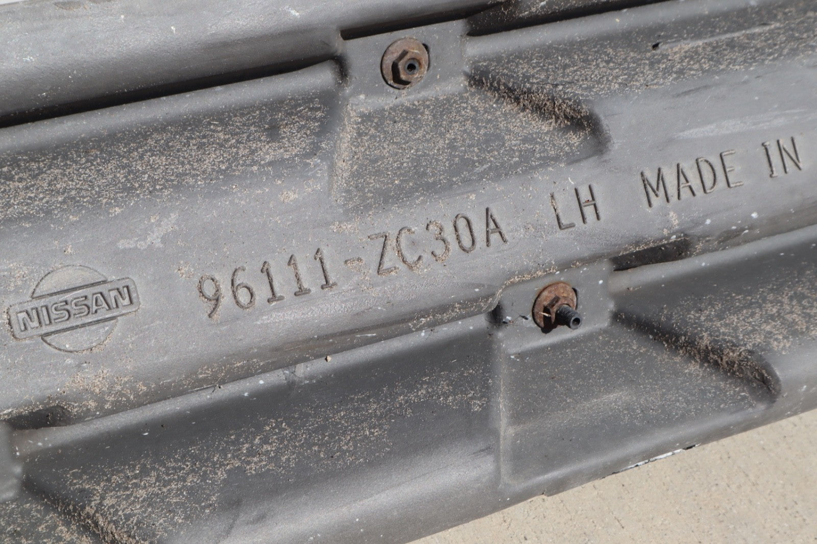 2009-2015 NISSAN ARMADA LEFT DRIVER SIDE RUNNING BOARD STEP PLATE OEM