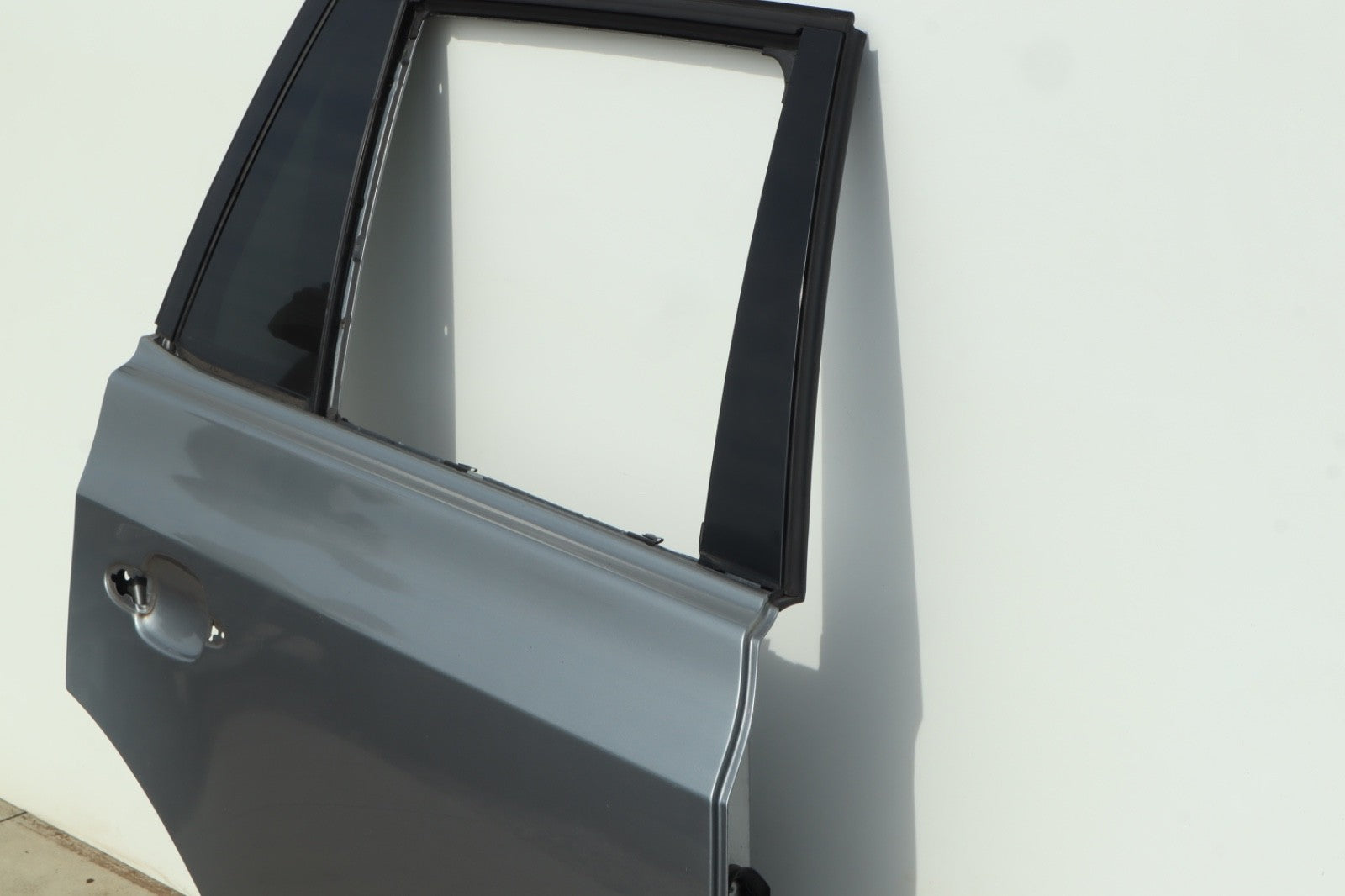 2004-2010 BMW X3 E83 Rear Right Driver Side Door Shell  OEM ONLY PICK UP!!!