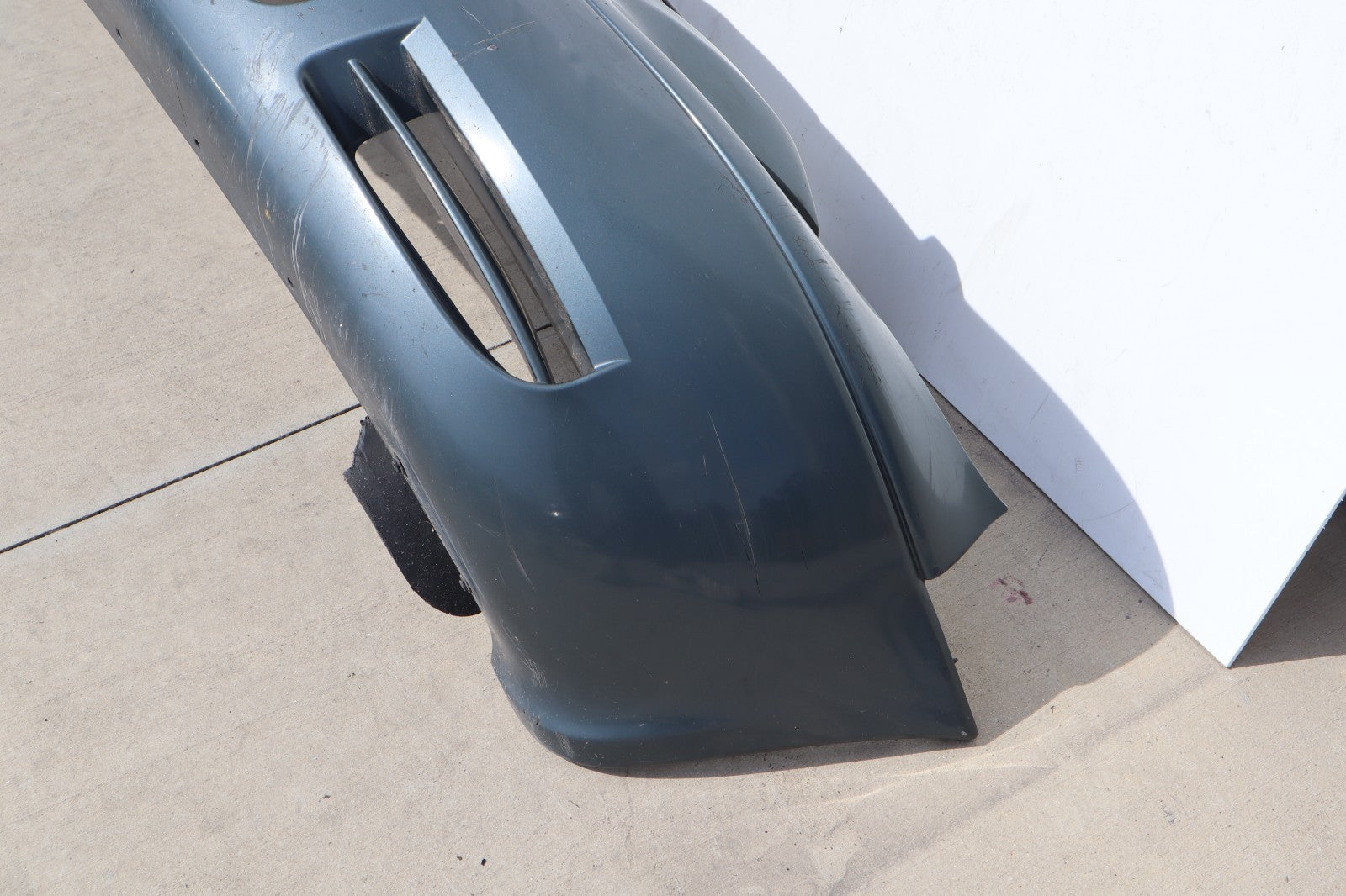 2001-2004 CHRYSLER TOWN & COUNTRY FRONT BUMPER COVER OEM ONLY PICK UP!!!