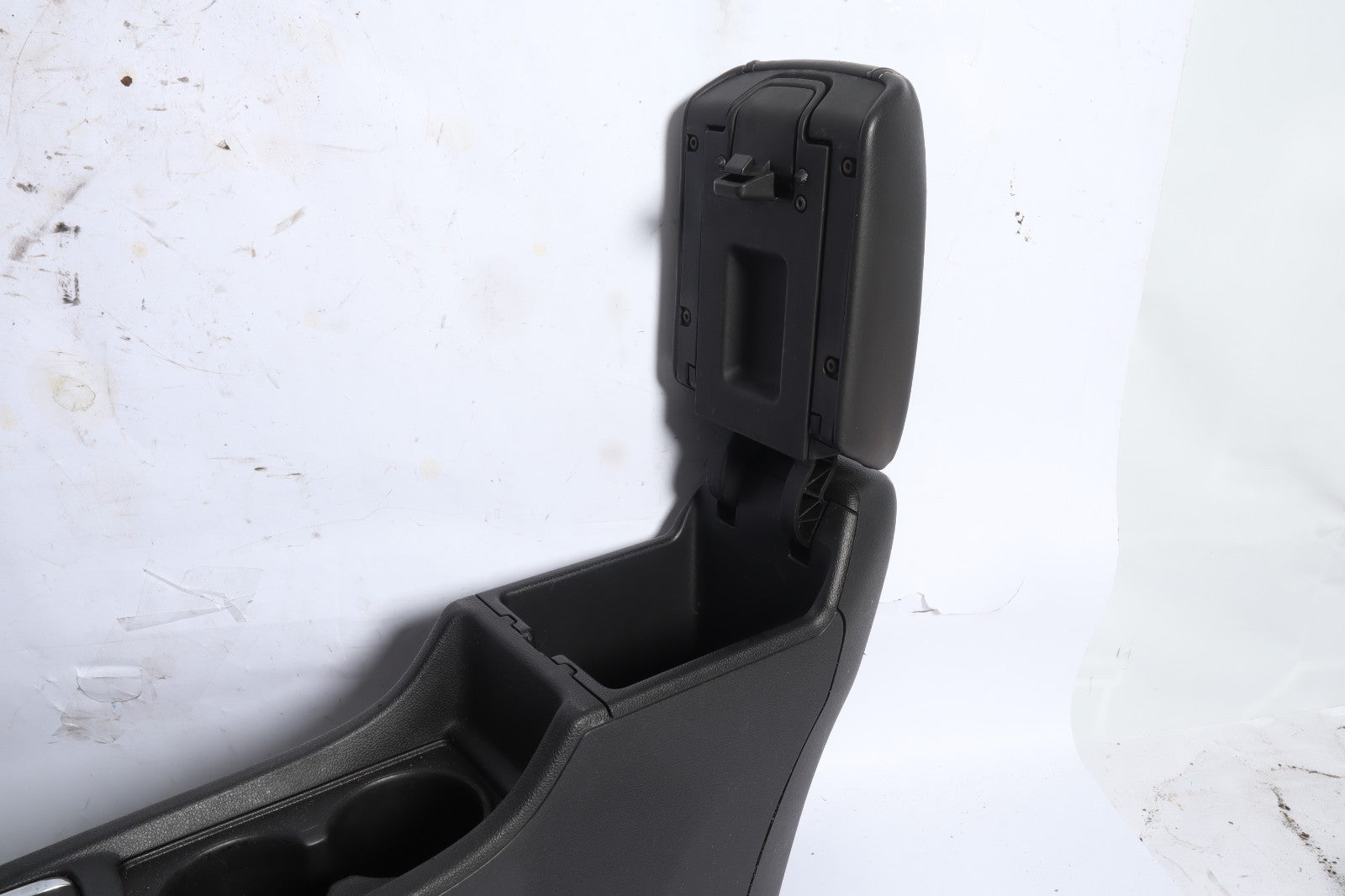 2016-2019 BUICK CASCADA FLOOR CENTER CONSOLE ASSY W CONTROLS AND ARMREST OEM