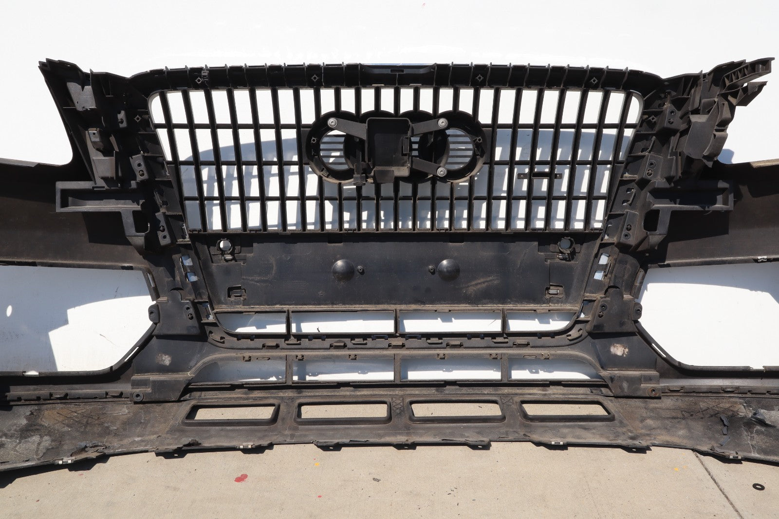 2009-2012 AUDI Q5 FRONT BUMPER COVER OEM ONLY PICK UP!!!