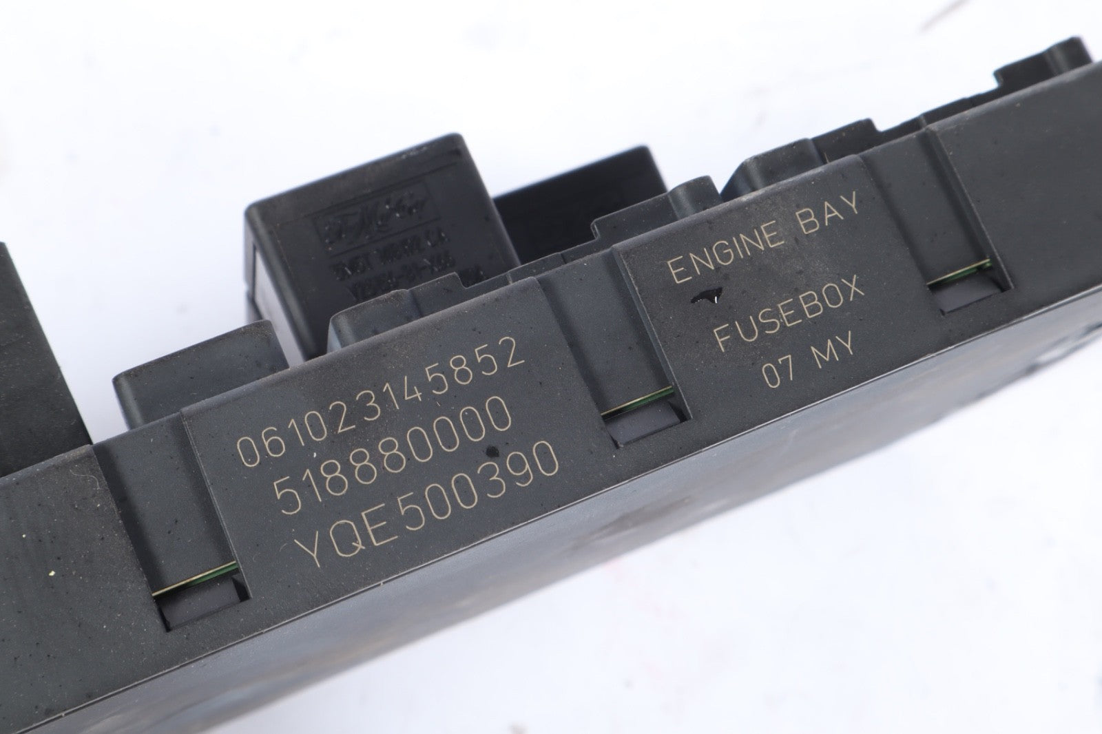 2006-2009 Land Rover Range Rover Engine Bay Fuse Box YQE500390 OEM