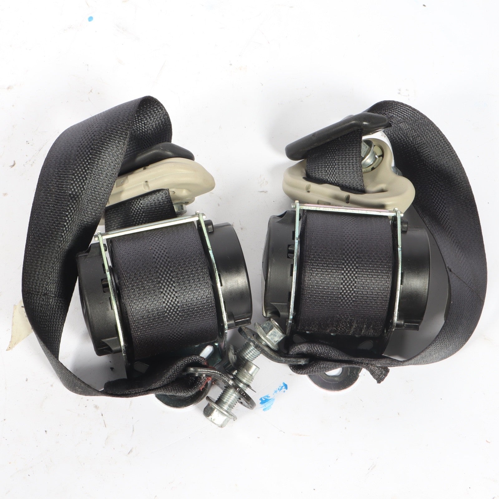 2013 - 2016 Nissan Leaf Seat Belt Rear Left And Right Back OEM