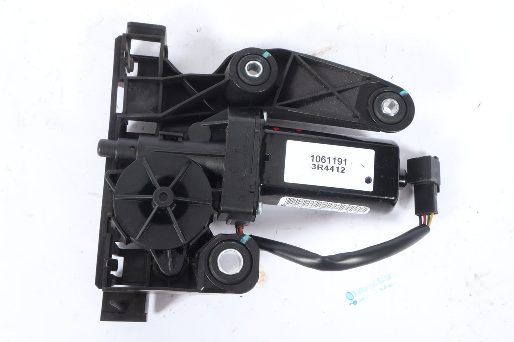 2016-2019 BUICK CASCADA RIGHT SEAT BELT ADJUSTER FEEDER OEM 13371580