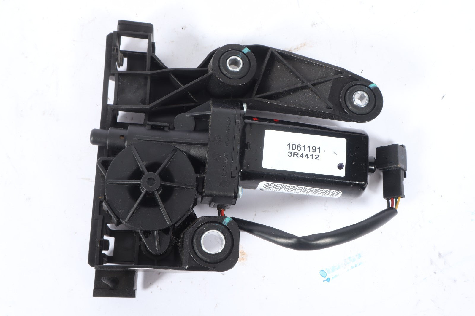 2016-2019 BUICK CASCADA RIGHT SEAT BELT ADJUSTER FEEDER OEM 13371580