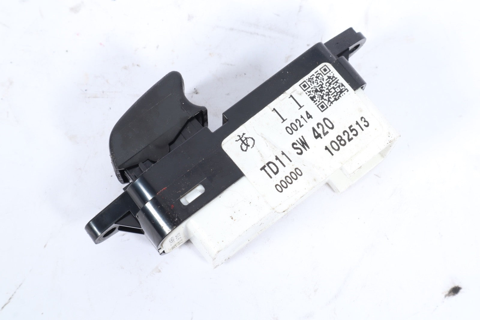 2007-2015 MAZDA CX-9 REAR LEFT DRIVER LH SIDE DOOR WINDOW CONTROL BEZEL OEM