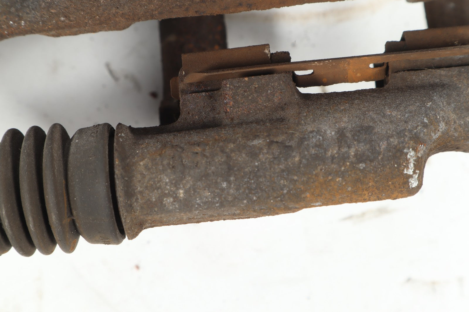 2016-2019 BUICK CASCADA GM REAR BRAKE CALIPER RH RIGHT SIDE OEM 13407142