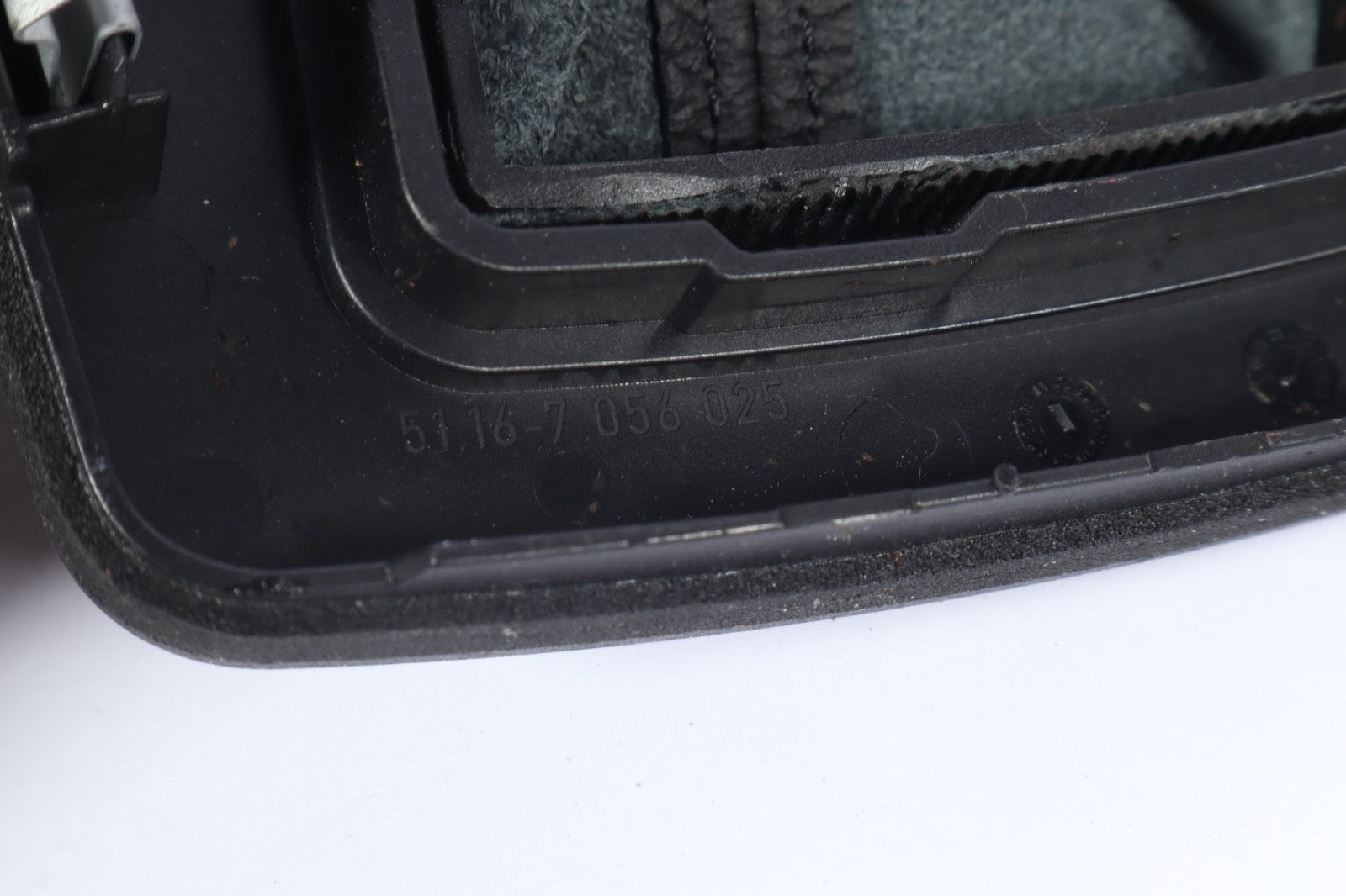 2004-2010 BMW E83 X3 A/T AUTOMATIC SHIFTER BOOT TRIM COVER INDICATOR 7056025 OEM