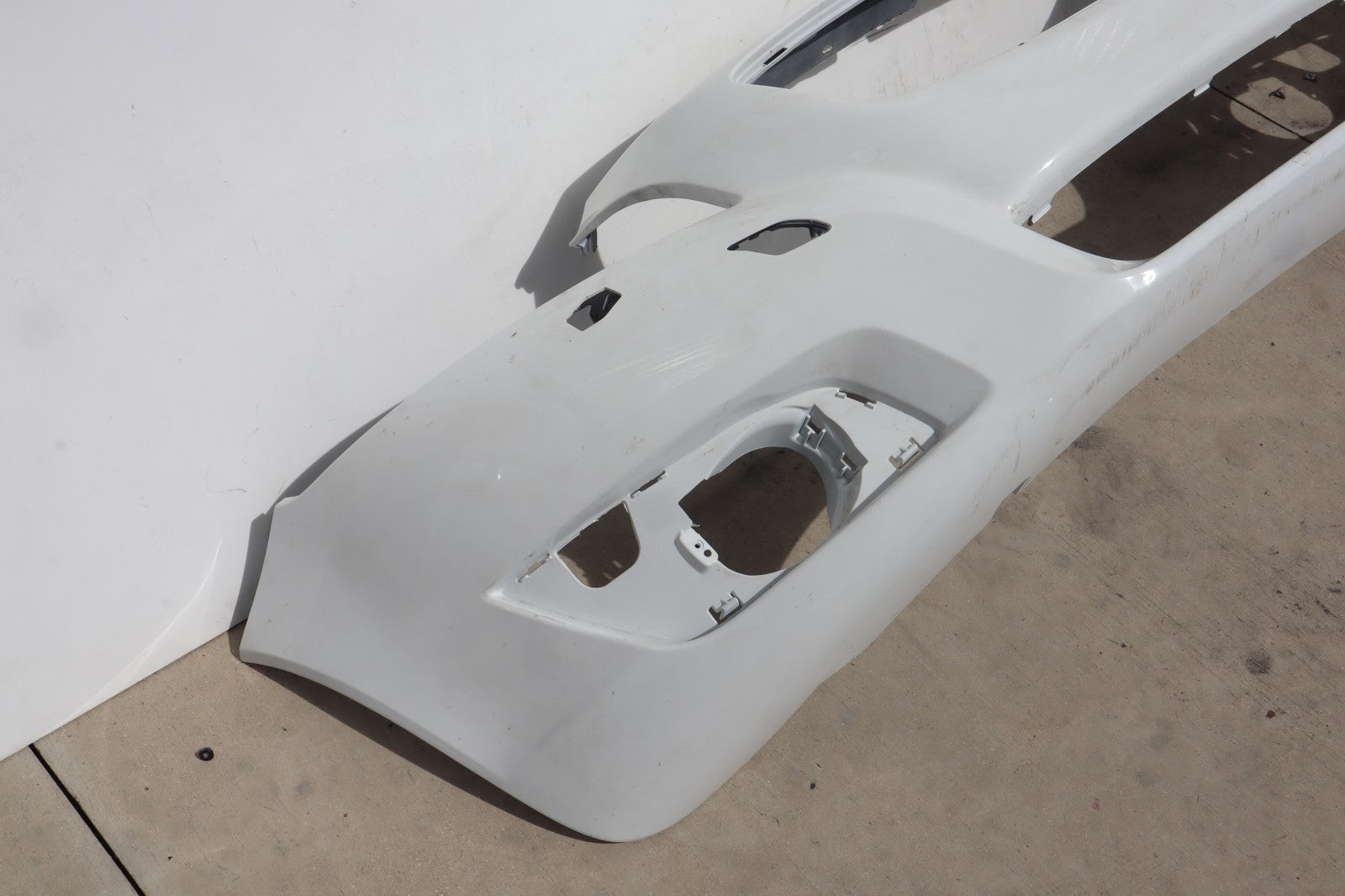 2011-2013  VOLVO C70 CONVERTIBLE FRONT BUMPER COVER OEM ONLY PICK UP!!!