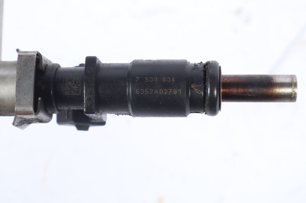 BMW  X3 X5 Z4 328i 328xi 528i ENGINE FUEL INJECTOR RAIL WITH INJECTORS OEM