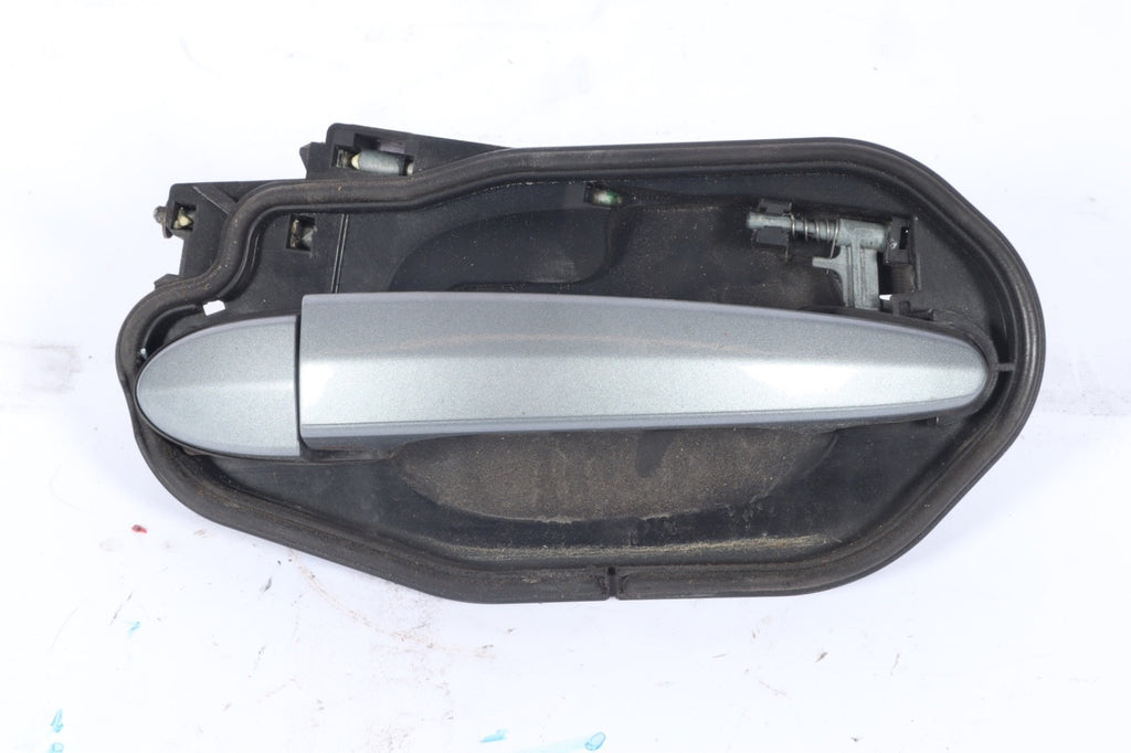 2004-2010 BMW X3 REAR RIGHT EXTERIOR DOOR HANDLE BRACET 3330984