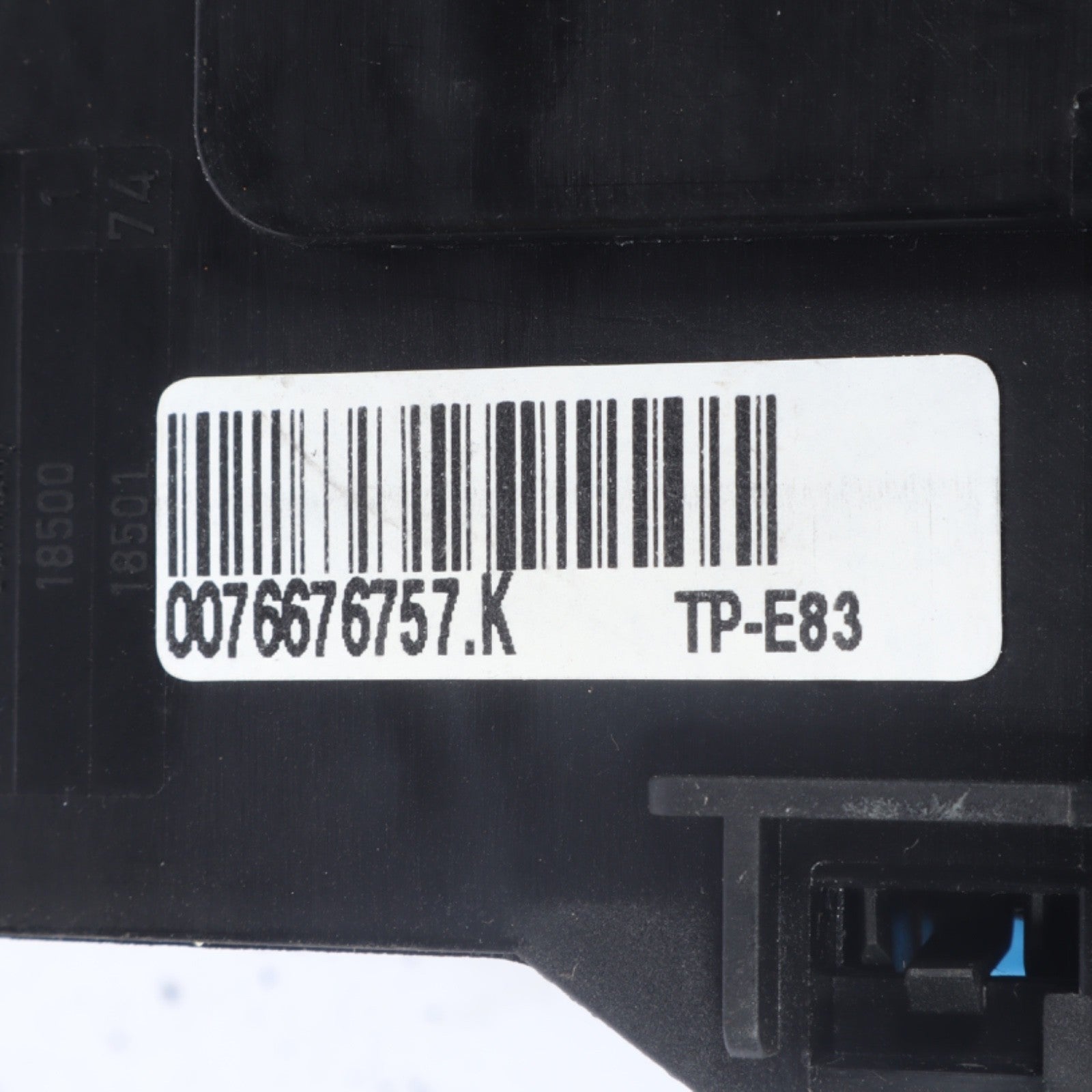 2004-2010 BMW X3 ENGINE FUSE RELAY BOX 8364540  OEM
