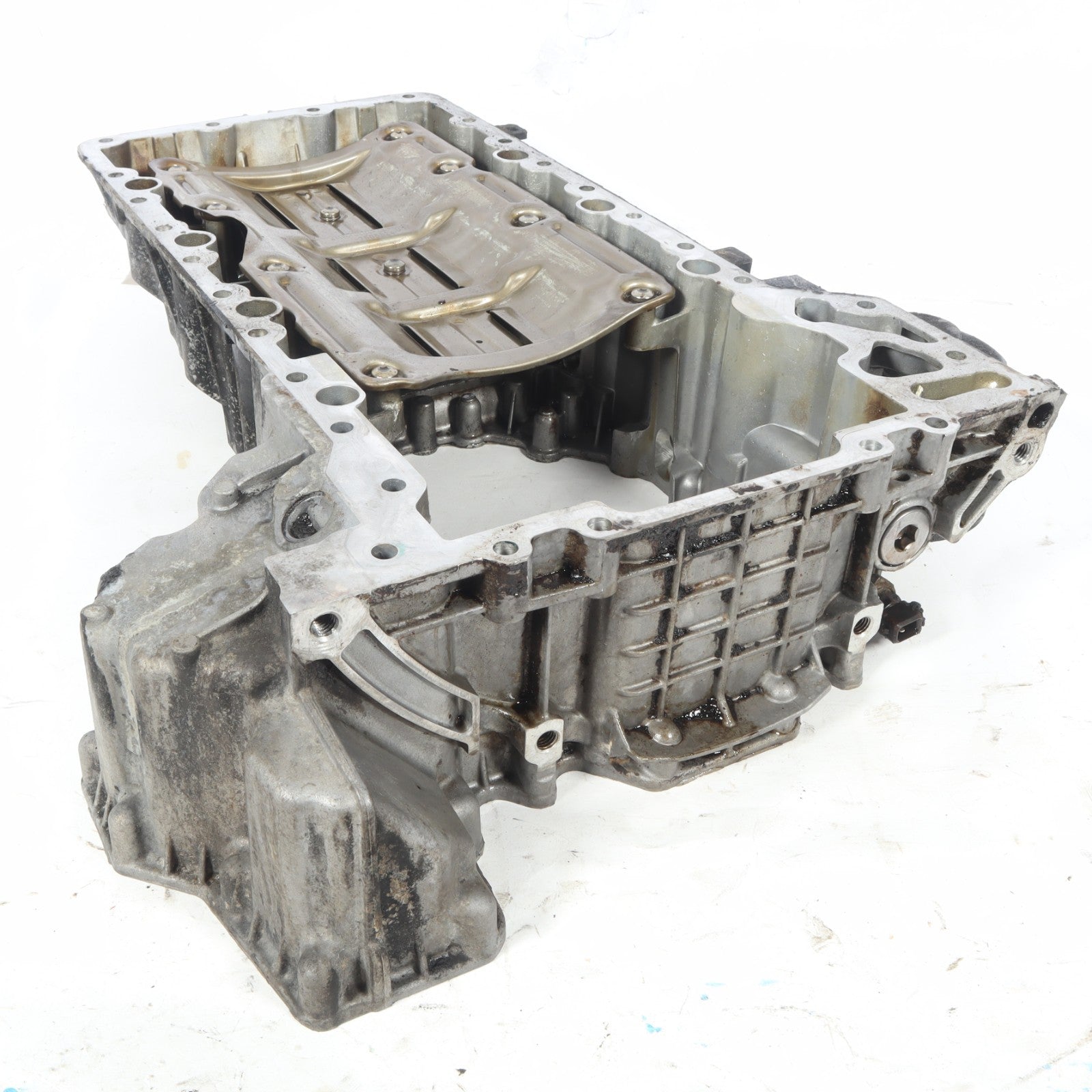 2009-2019 BMW 550i 650i 750i X5 X6 UPPER OIL PAN OEM 51750610