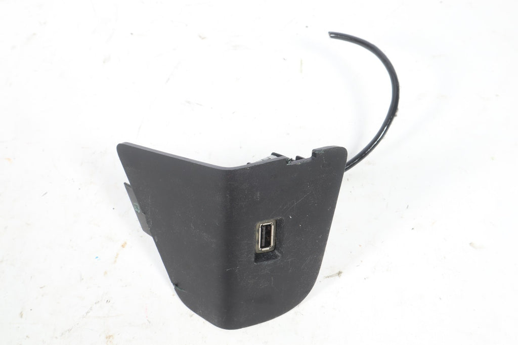 2019 DODGE GRAND CARAVAN USB PORT OEM