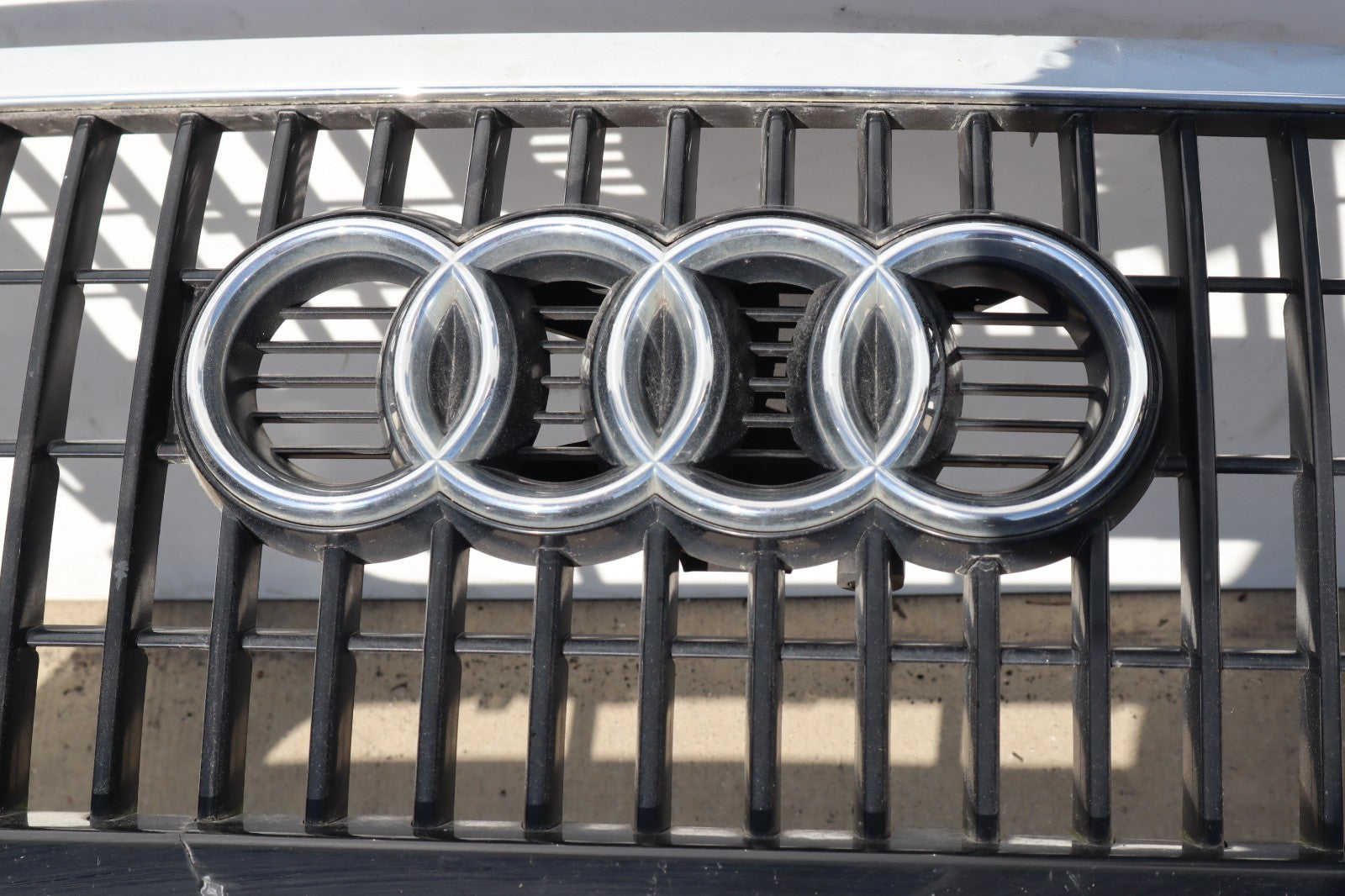 2009-2012 AUDI Q5 FRONT BUMPER COVER OEM ONLY PICK UP!!!