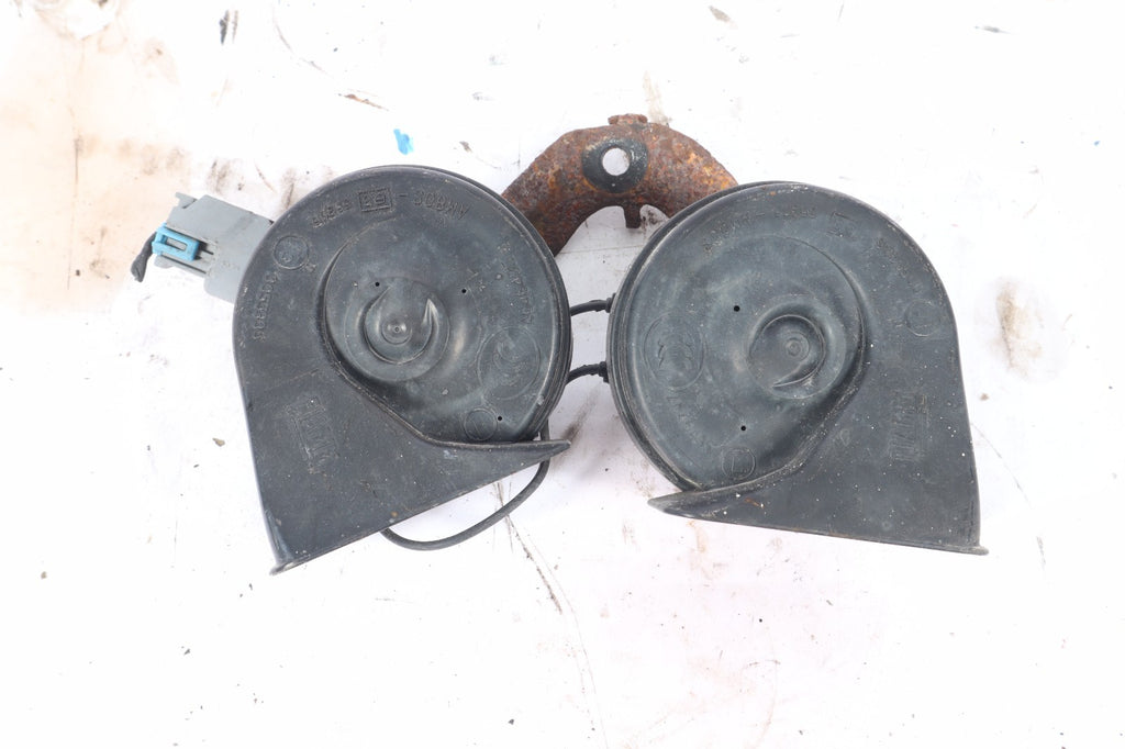 2009 - 2020 DODGE JOURNEY LOW & HIGH DUAL TONE NOTE HORN SIGNAL & BRACKET OEM