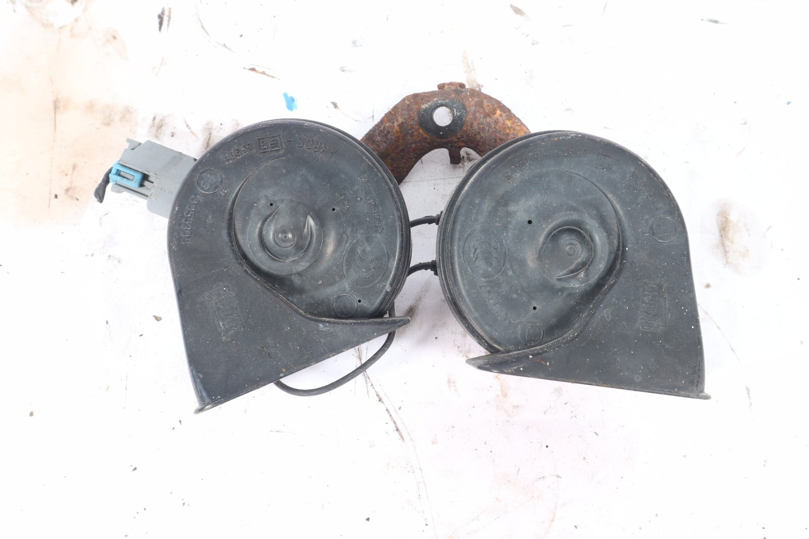 2009 - 2020 DODGE JOURNEY LOW & HIGH DUAL TONE NOTE HORN SIGNAL & BRACKET OEM