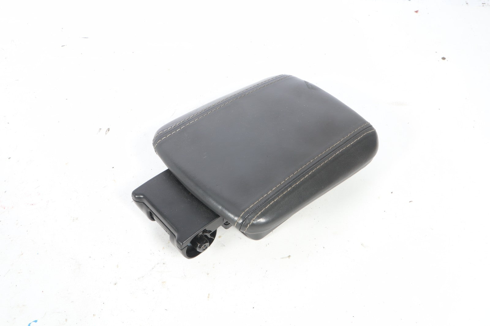 2006-2013 VOLVO C70 CENTER CONSOLE ARMREST ARM REST LID DOOR OEM