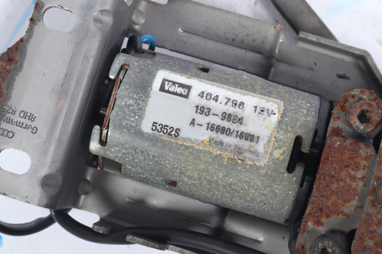 2006-2009 AUDI A4 CONVERTIBLE ROOF COVER LOCK / RELEASE MOTOR 8H0825401 OEM