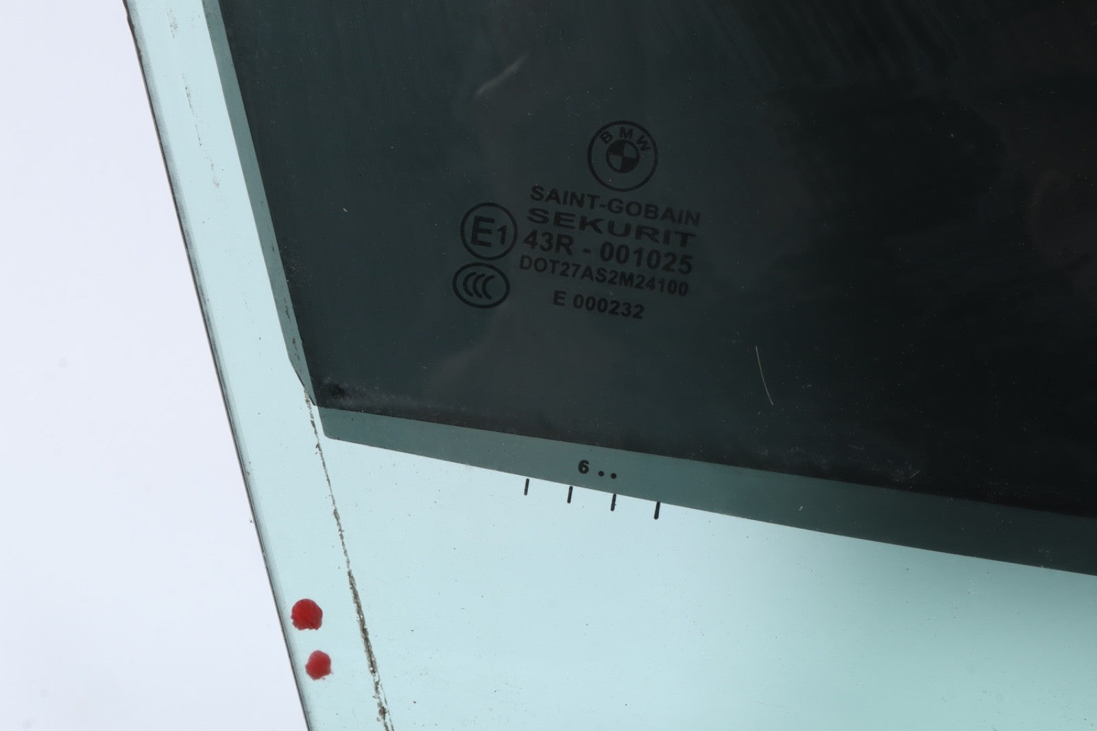 2004-2010 BMW X3  RIGHT FRONT WINDOW DOOR GLASS OEM