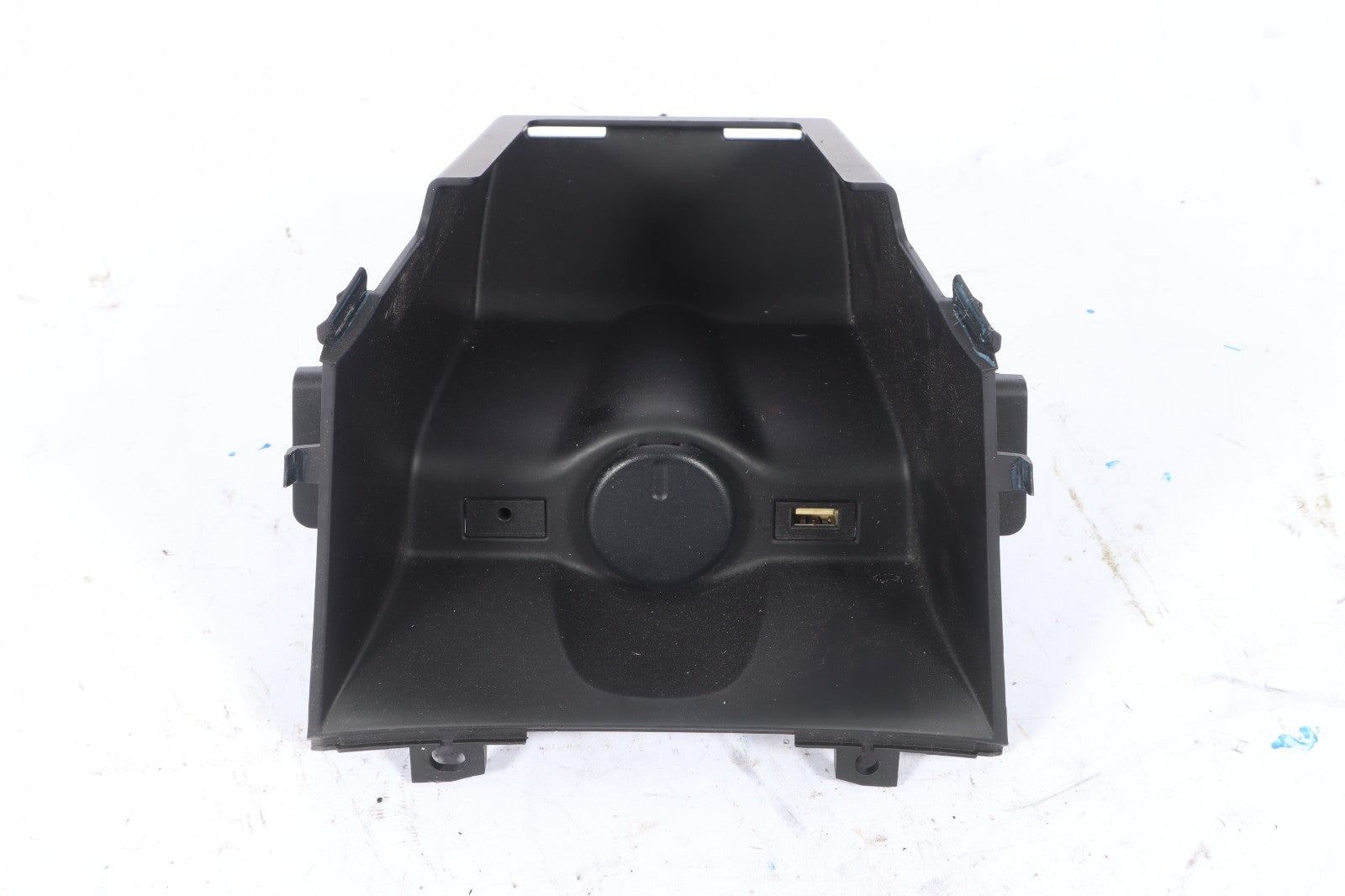 2016-2019 BUICK CASCADA CENTER CONSOLE POWER OUTLET USB AUX OEM