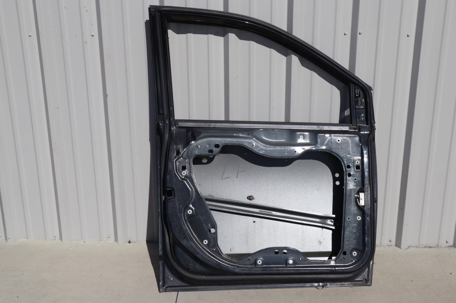 2011-2018 DODGE GRAND CARAVAN FRONT LEFT DRIVER DOOR OEM ONLY PICK UP!!!