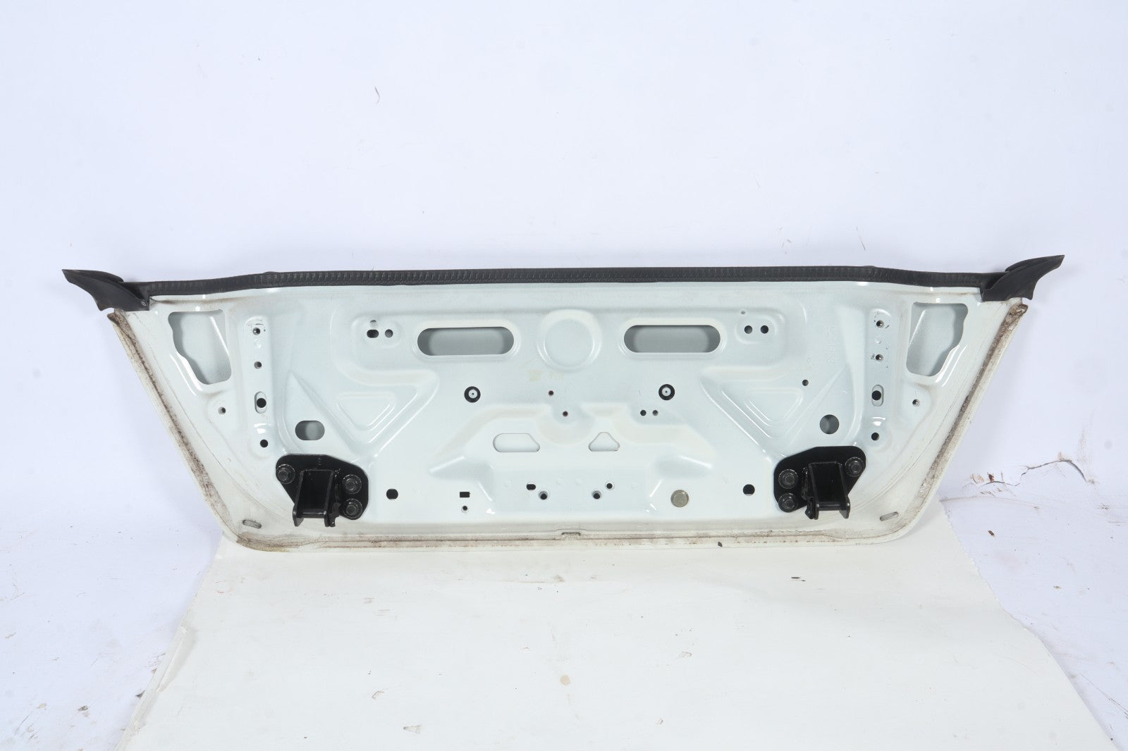 2006-2013 VOLVO C70 REAR TRUNK LID SHELL LICENSE PLATE PANEL TRIM 9214458 OEM