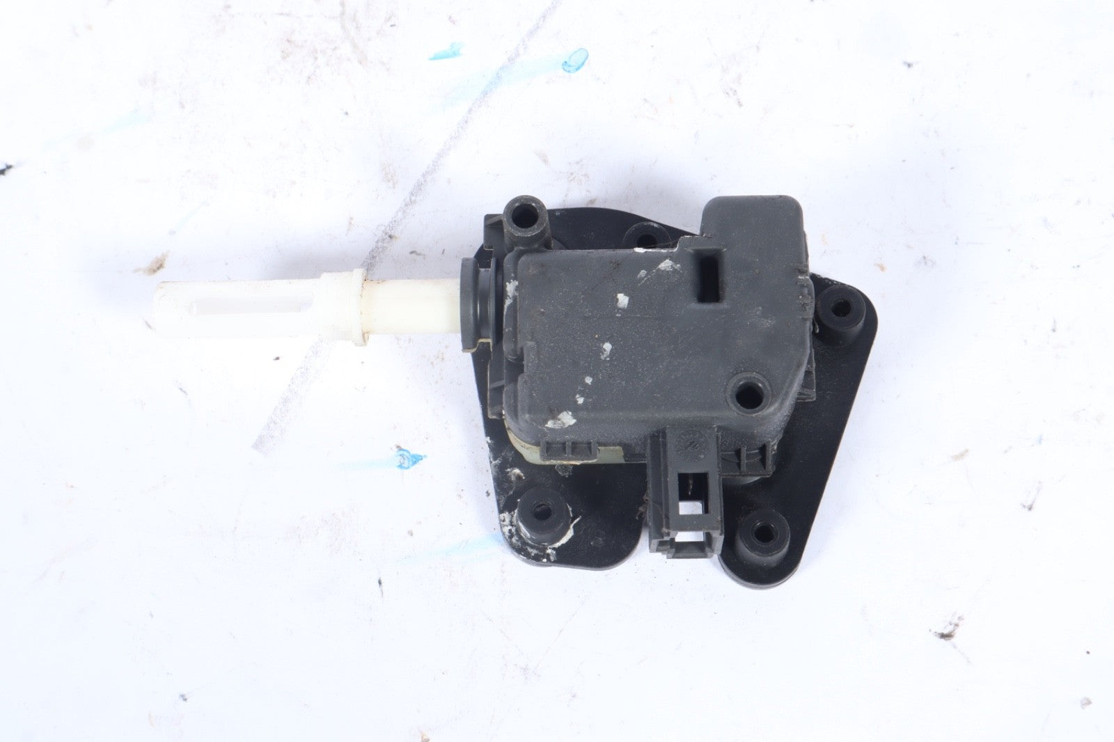 2003-2006 AUDI A4 S4 - TRUNK HATCH LOCK RELEASE ACTUATOR MOTOR 8E9827833 OEM