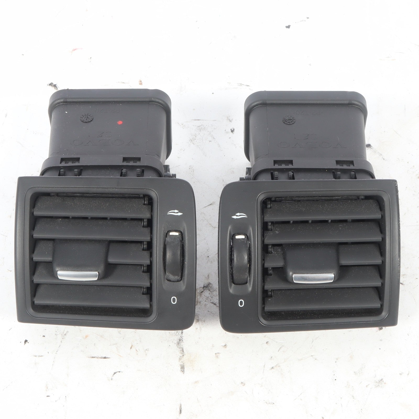 2007-2013 VOLVO C30 DASHBOARD AC HEATER AIR VENT GRILLE OEM LEFT  RIGHT PAIR OEM