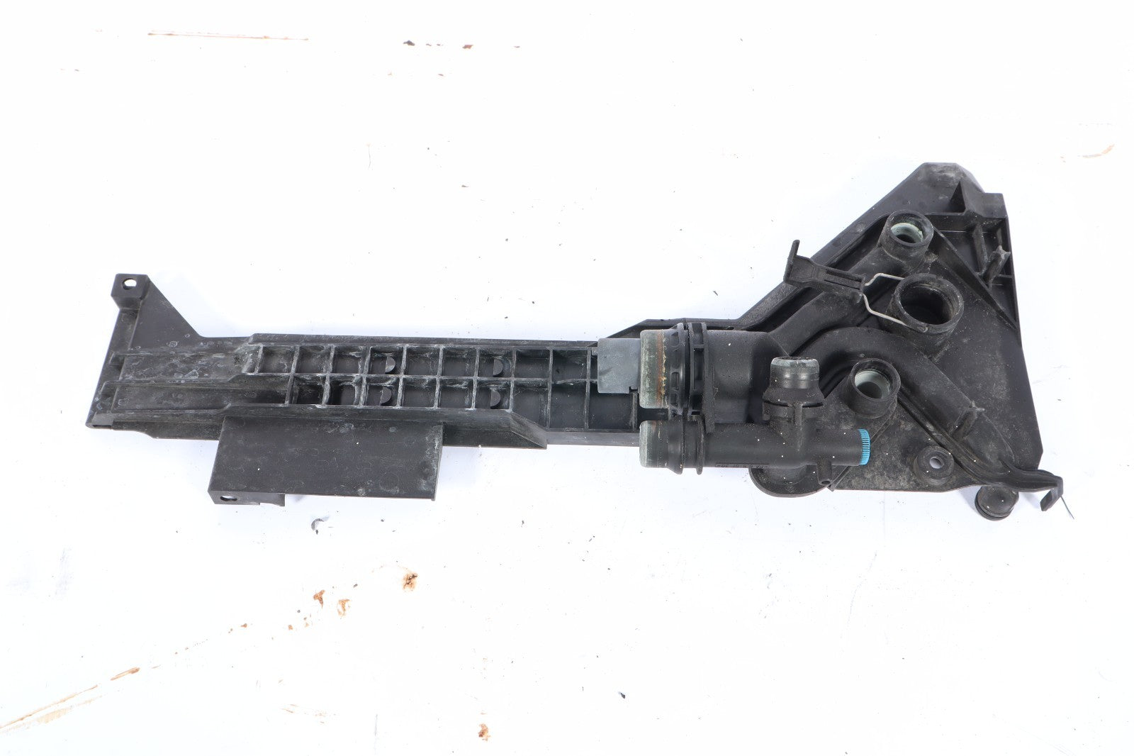 2013-2015 BMW X3 RH PASSENGER SIDE RADIATOR MODULE CARRIER OEM 11074810