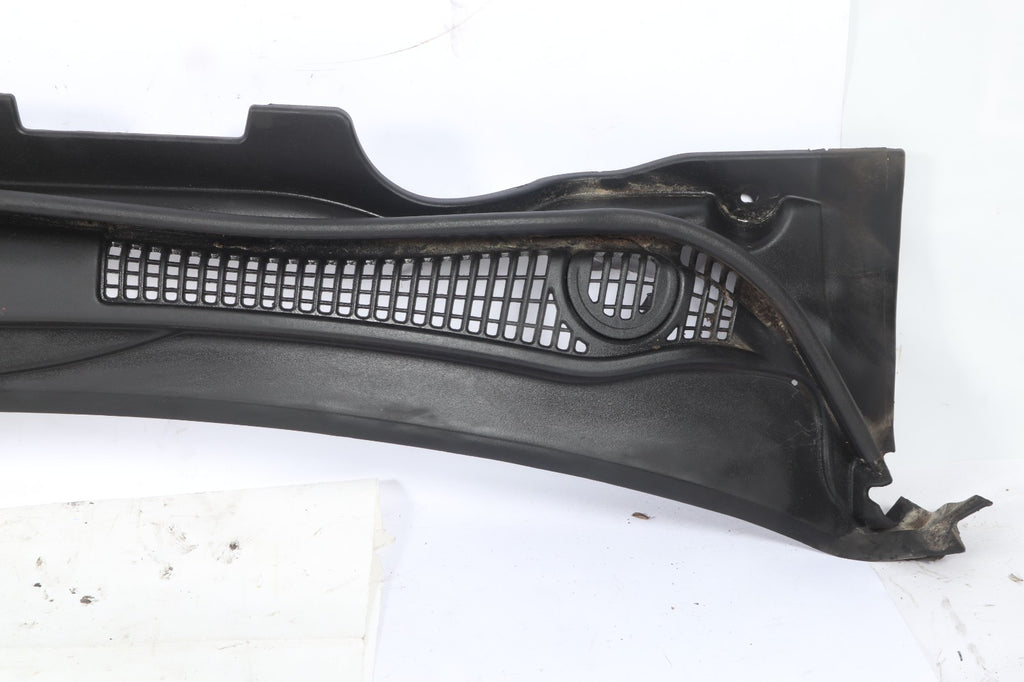 2006 - 2013 VOLVO C70 FRONT WINDSHIELD COWL COVER GRILLE PANEL TRIM OEM