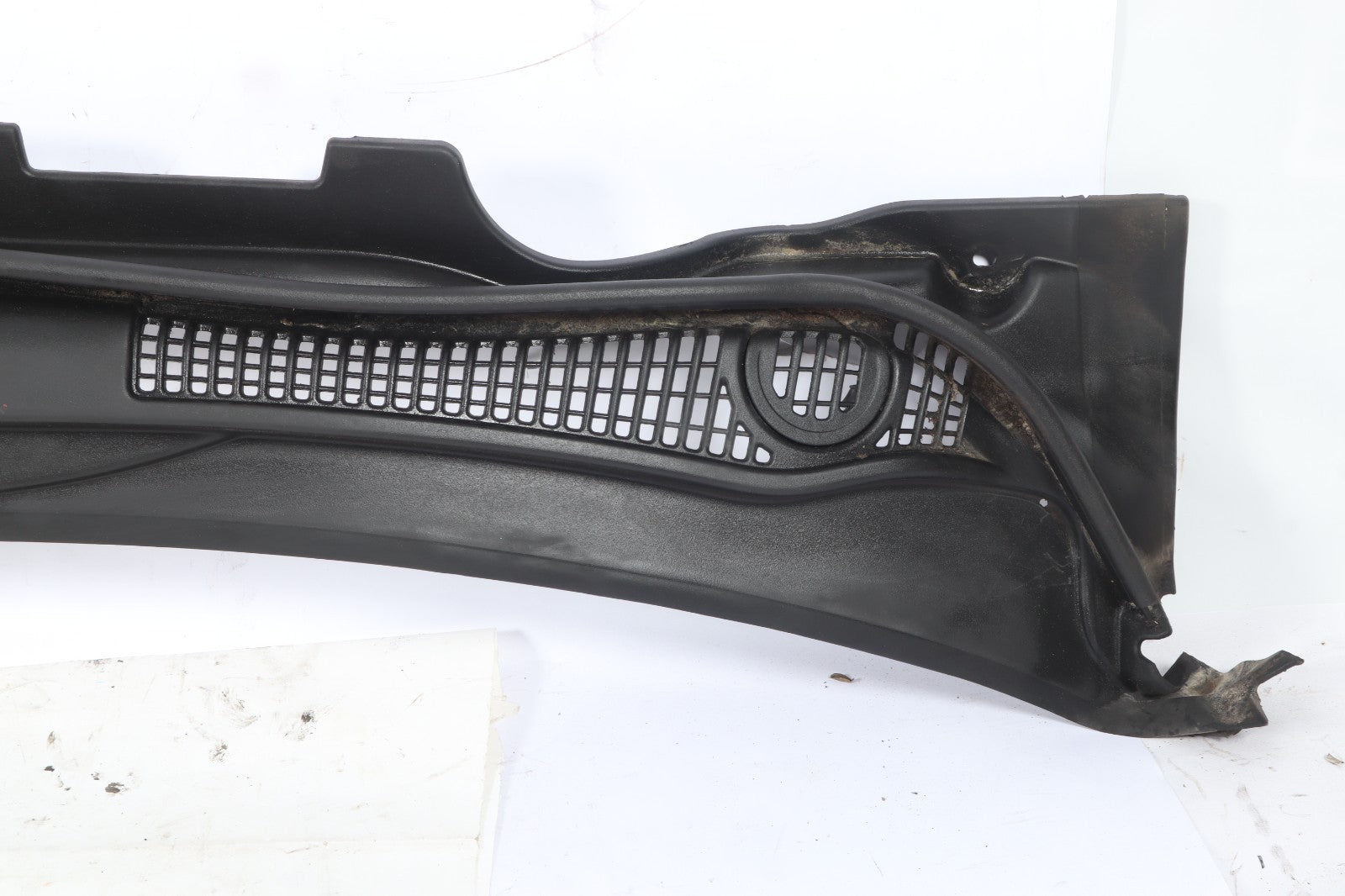 2006 - 2013 VOLVO C70 FRONT WINDSHIELD COWL COVER GRILLE PANEL TRIM OEM