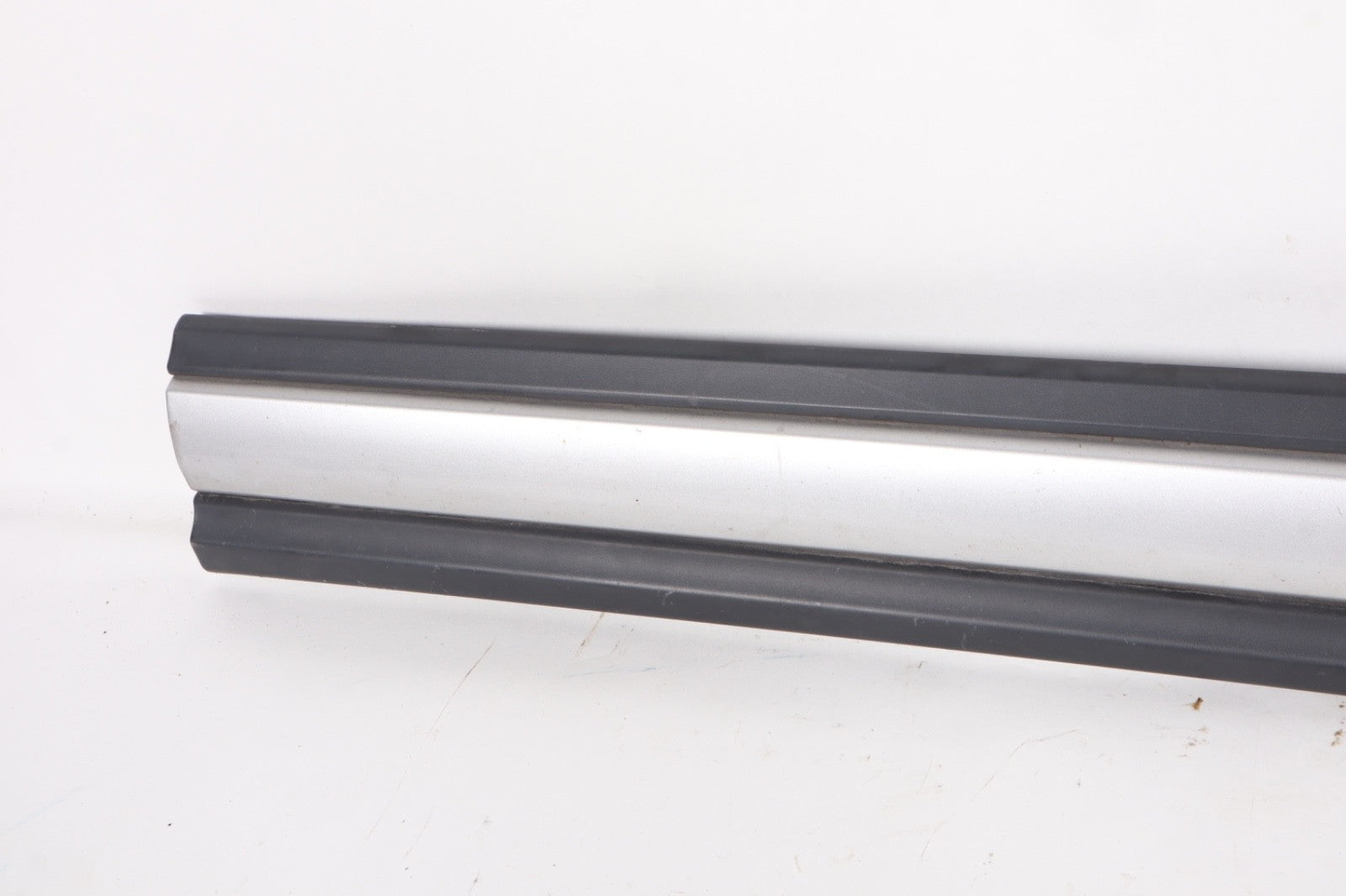 2014-2019 MITSUBISHI OUTLANDER FRONT RIGHT DOOR LOWER MOLDING TRIM OEM