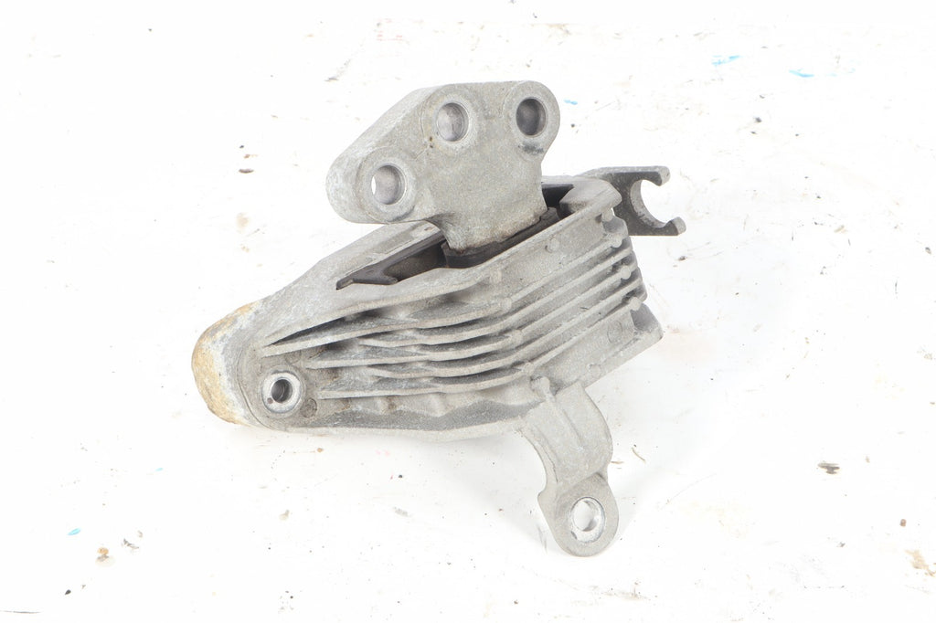2016–2019 BUICK CASCADA FRONT LEFT ENGINE MOUNT BRACKET OEM