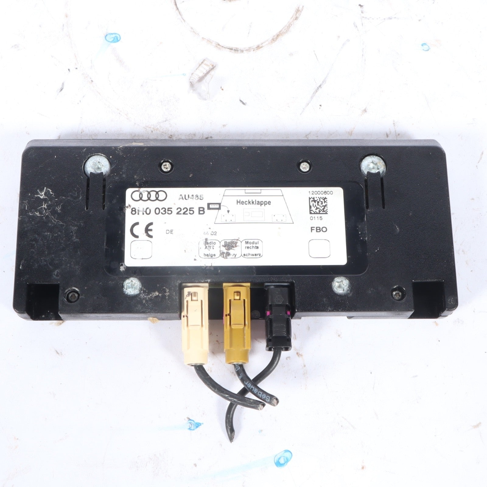 2003-2009 AUDI A4 Convertible Rear Receiver Antenna amplifier 8H0035225B