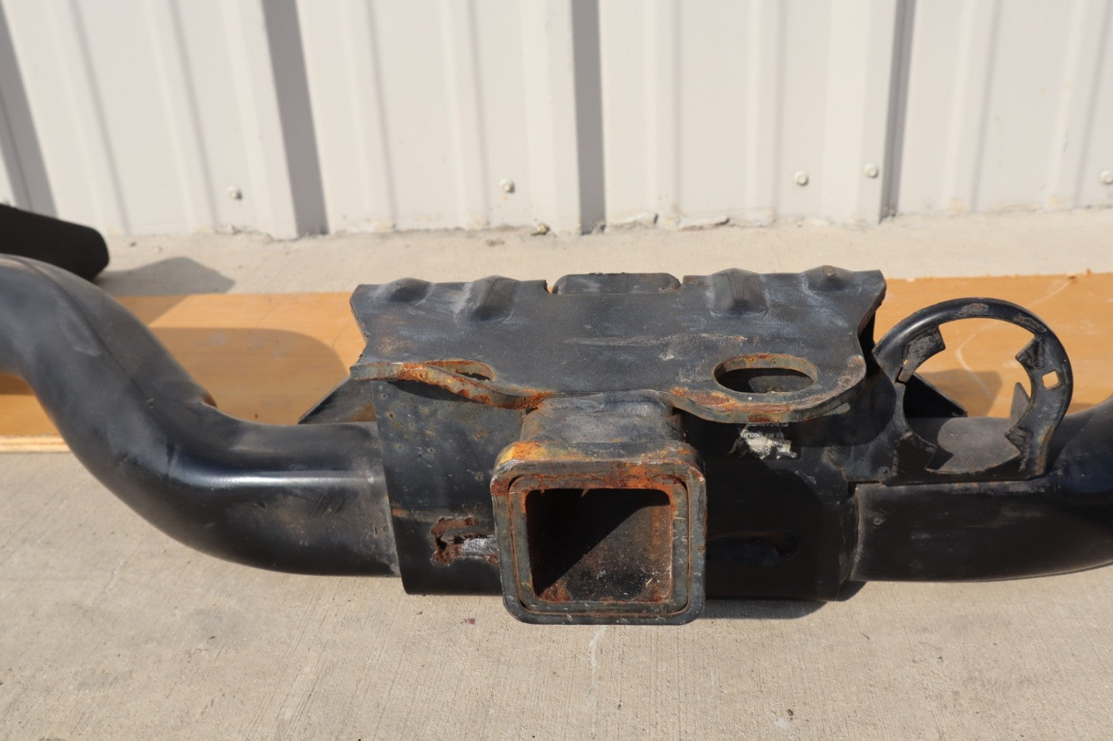 2007 NISSAN ARMADA REAR BUMPER COVER REINFORCEMENT TOW HITCH OEM