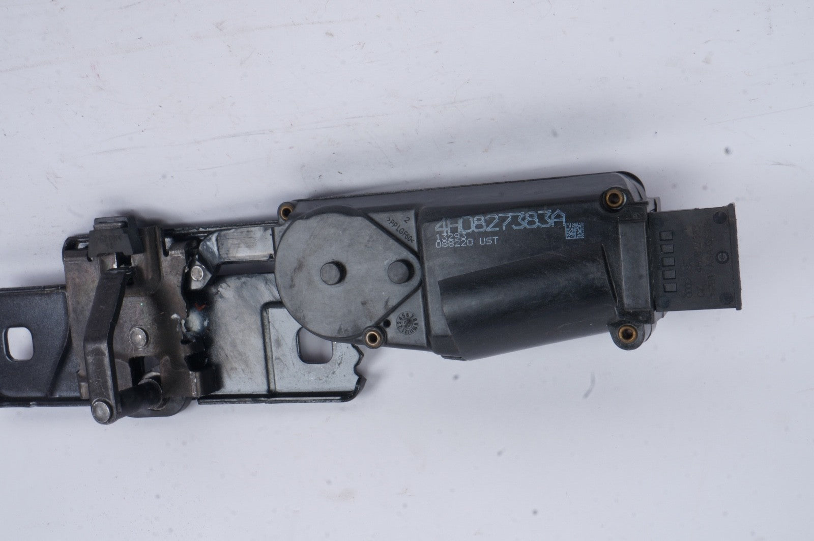2011-2018 Audi A8 S8 A7 A6 Quattro Trunk Latch Lock Striker Plate 4H0827383A OEM