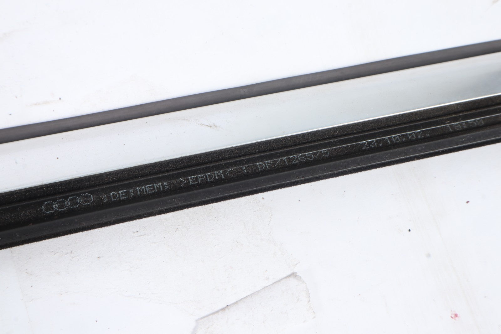 2003 AUDI A4 CONVERTIBLE RIGHT DOOR MOLDING OEM