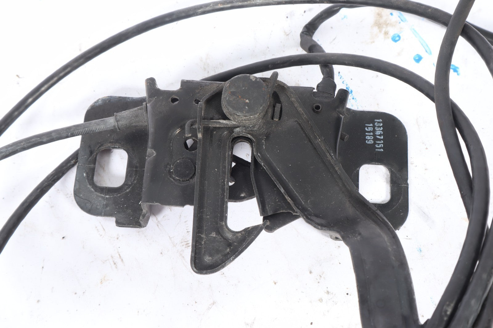2016–2019 BUICK CASCADA HOOD LATCH ASSEMBLY W/ RELEASE CABLE OEM 13367151