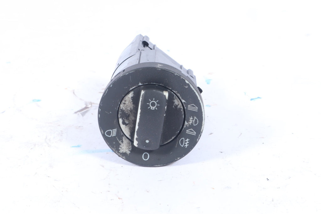 2002-2008 AUDI A4 QUATTRO - Headlight / FOG Light Switch 8E0941531A OEM