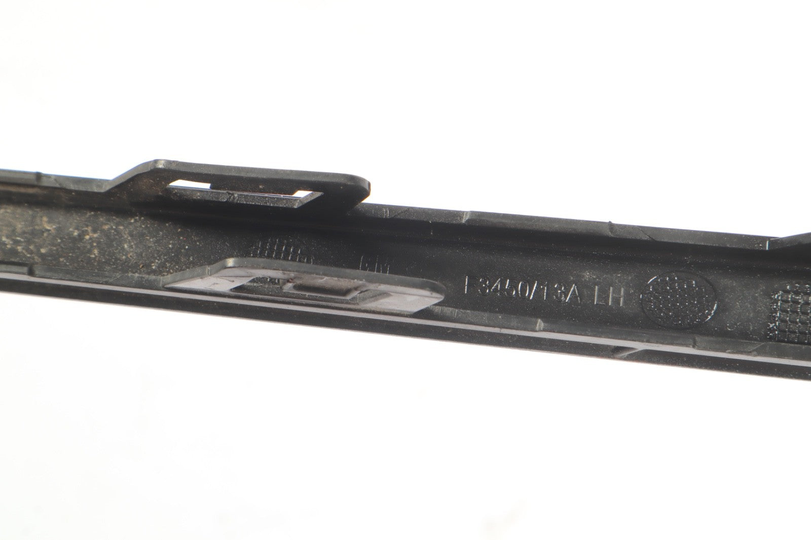 2016–19 Buick Cascada Front Bumper Outer Trim Insert LH RH OEM 13369008 13369009