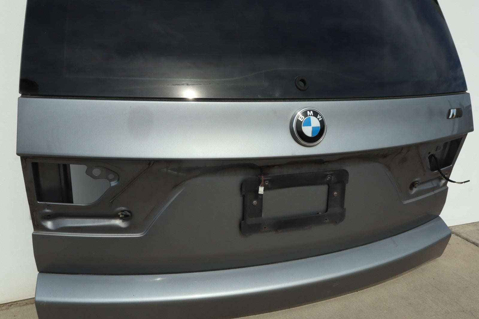 2007-2010 BMW E83 X3 REAR TRUNK LID LIFTGATE TAILGATE W/ GLASS OEM