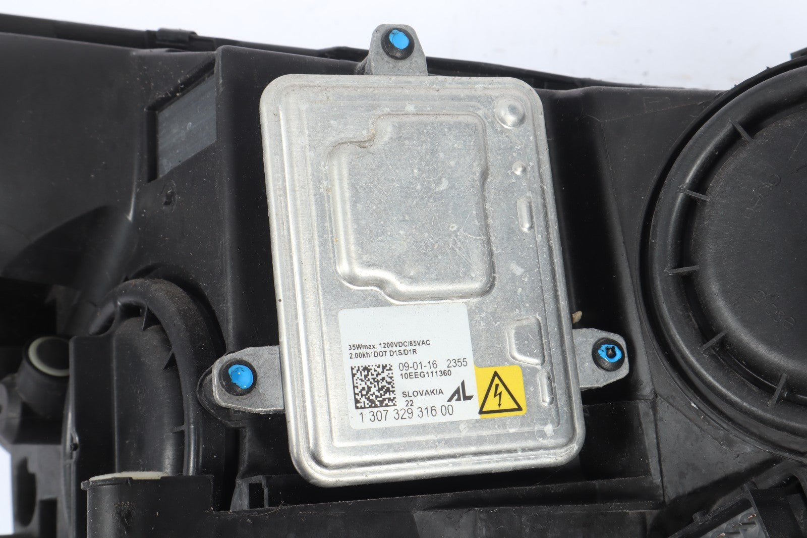 2016-2019 BUICK CASCADA FRONT LEFT XENON HEADLIGHT RH OEM 39059578